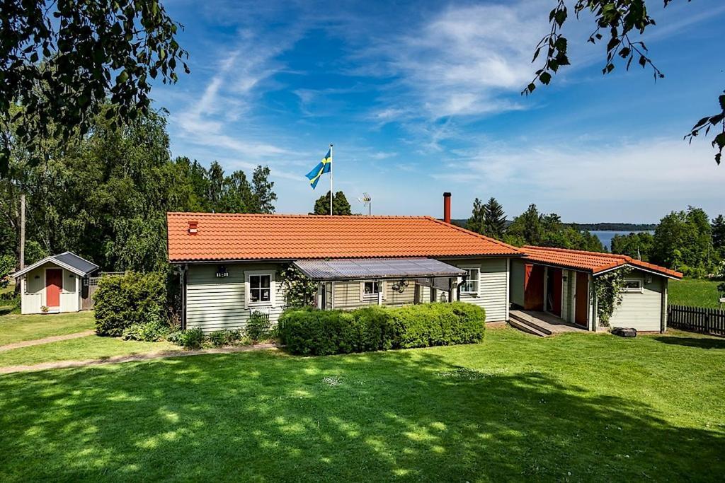 Luxury Villa By Lake Welcome You Hjo Exterior photo