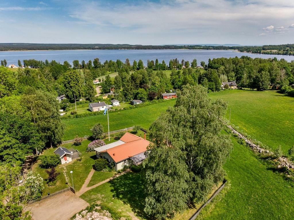 Luxury Villa By Lake Welcome You Hjo Exterior photo